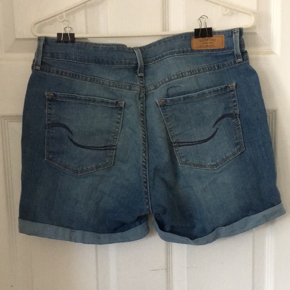 Levi’s Modern Distressed Girlfriend Shorts - Sz 30 - Picture 2 of 5